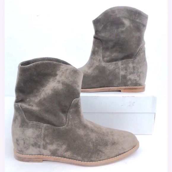 Soft Gray Suede Women's Sinclair Ankle Boots / Booties Flats 7M by Vince - Picture 6 of 6